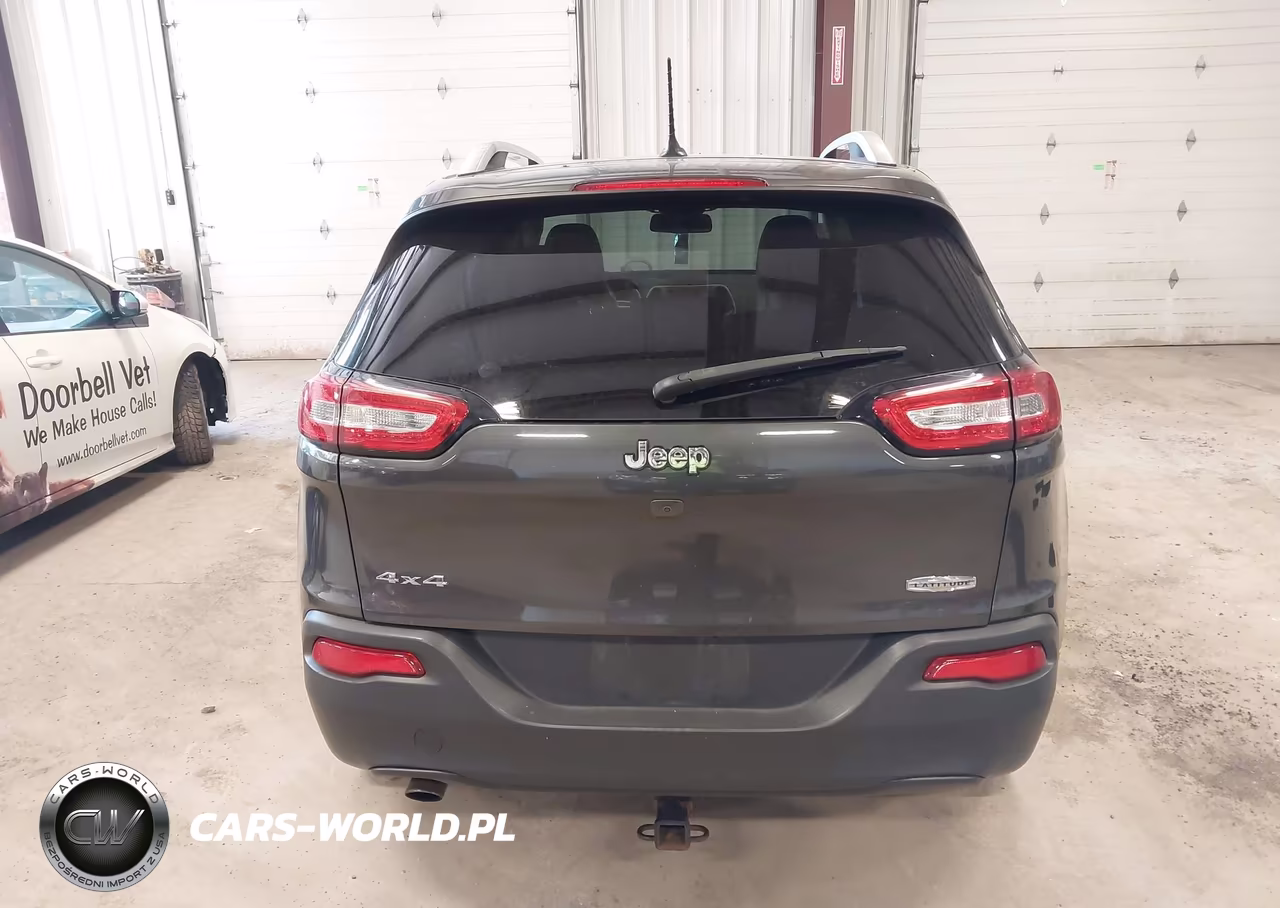 2017 Jeep Cherokee Latitude 4X4 VIN:1C4PJMCB5HW638785 - 16