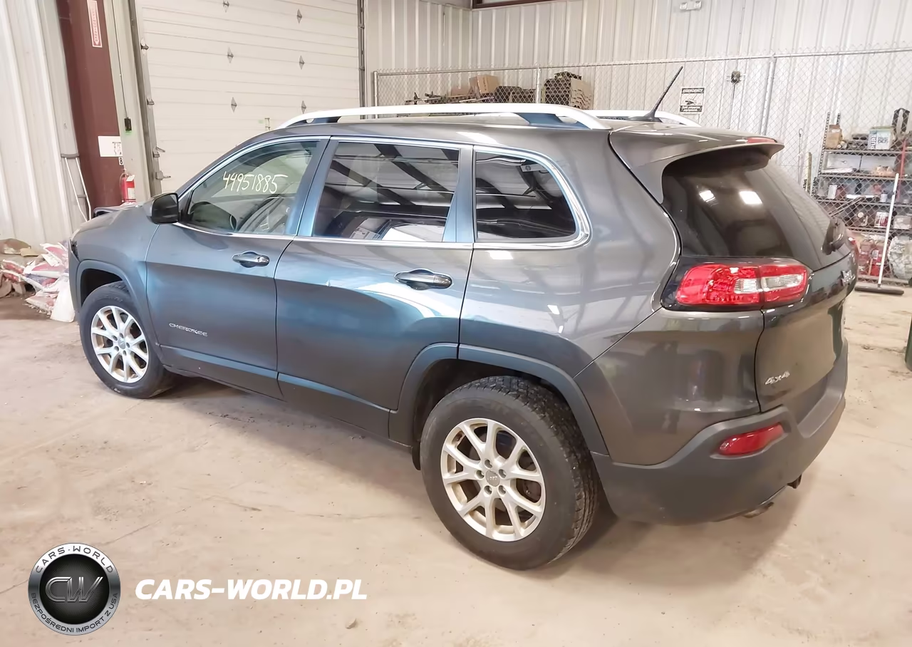 2017 Jeep Cherokee Latitude 4X4 VIN:1C4PJMCB5HW638785 - 3