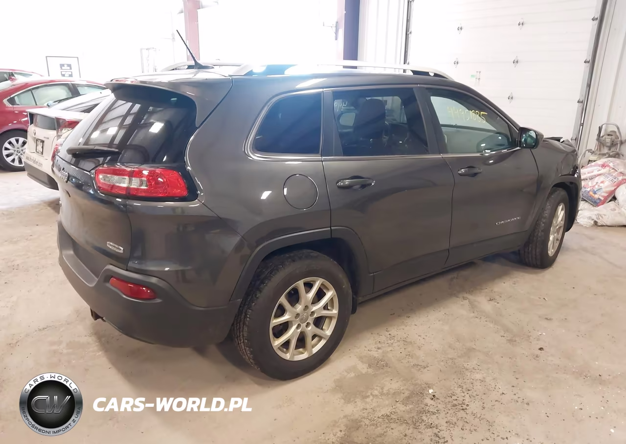 2017 Jeep Cherokee Latitude 4X4 VIN:1C4PJMCB5HW638785 - 4