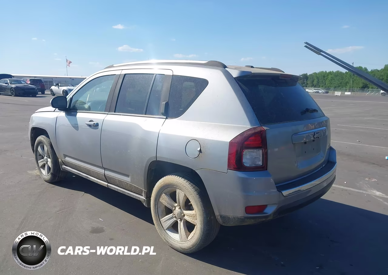 2015 Jeep Compass Latitude VIN:1C4NJDEB4FD218464 - 3