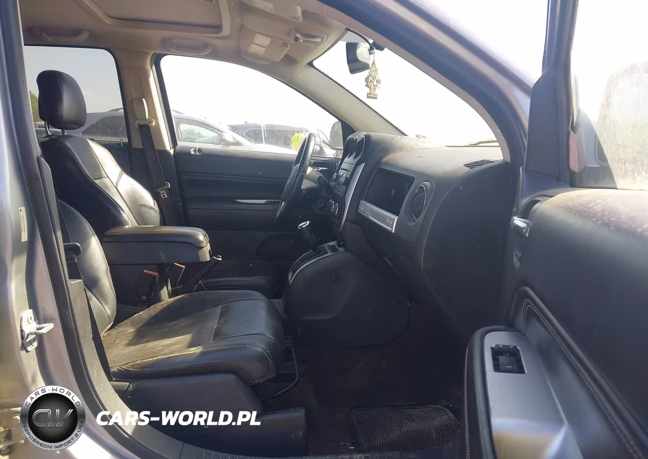 2015 Jeep Compass Latitude VIN:1C4NJDEB4FD218464 - 5