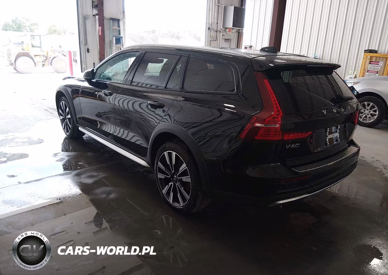 2025 Volvo V60 Cross Country Ultra, B5 Awd Gas (Mild Hybrid) VIN:YV4L12WL1S2148461 - 3