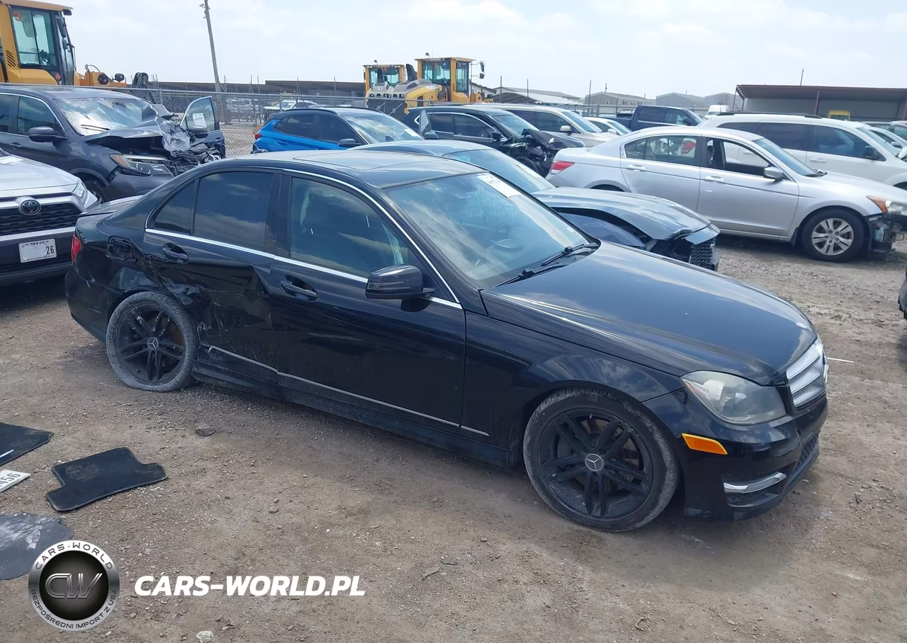 2013 Mercedes-Benz C 300 Sport 4Matic VIN:WDDGF8AB9DA859735 - 13