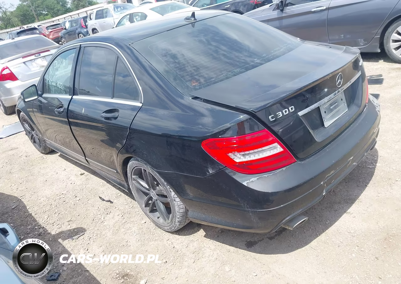 2013 Mercedes-Benz C 300 Sport 4Matic VIN:WDDGF8AB9DA859735 - 3