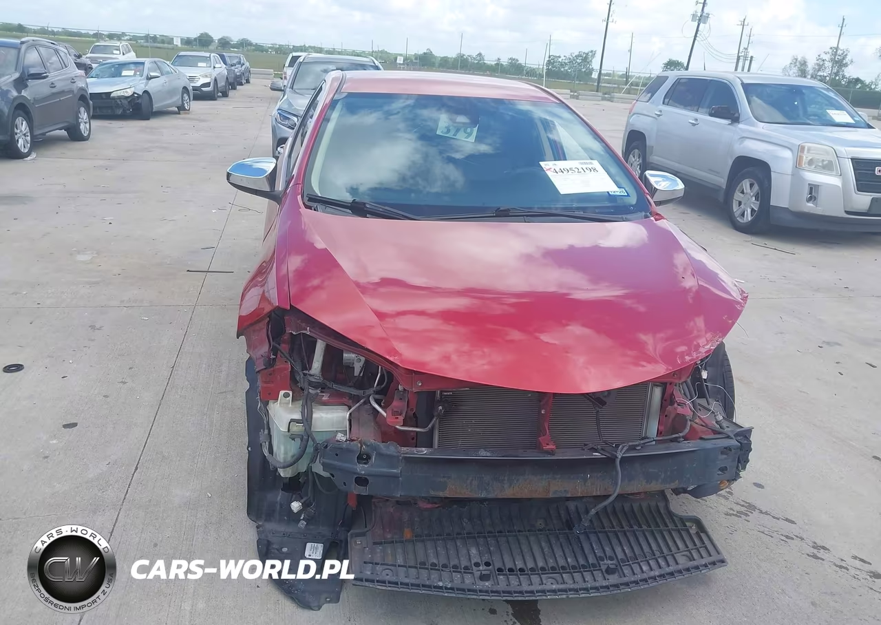 2018 Toyota Corolla Le VIN:2T1BURHE6JC003820 - 12