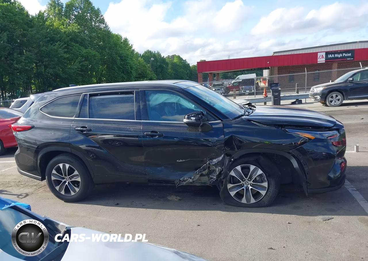 2022 Toyota Highlander Xle VIN:5TDGZRAH0NS139854 - 13