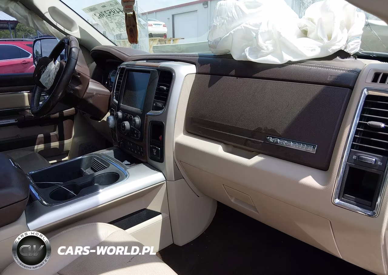 2017 Ram 1500 Laramie 4X2 6'4 Box VIN:1C6RR6VT2HS620987 - 5