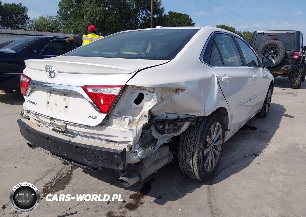 2015 Toyota Camry Xle V6 VIN:4T1BK1FK0FU567193 - 4
