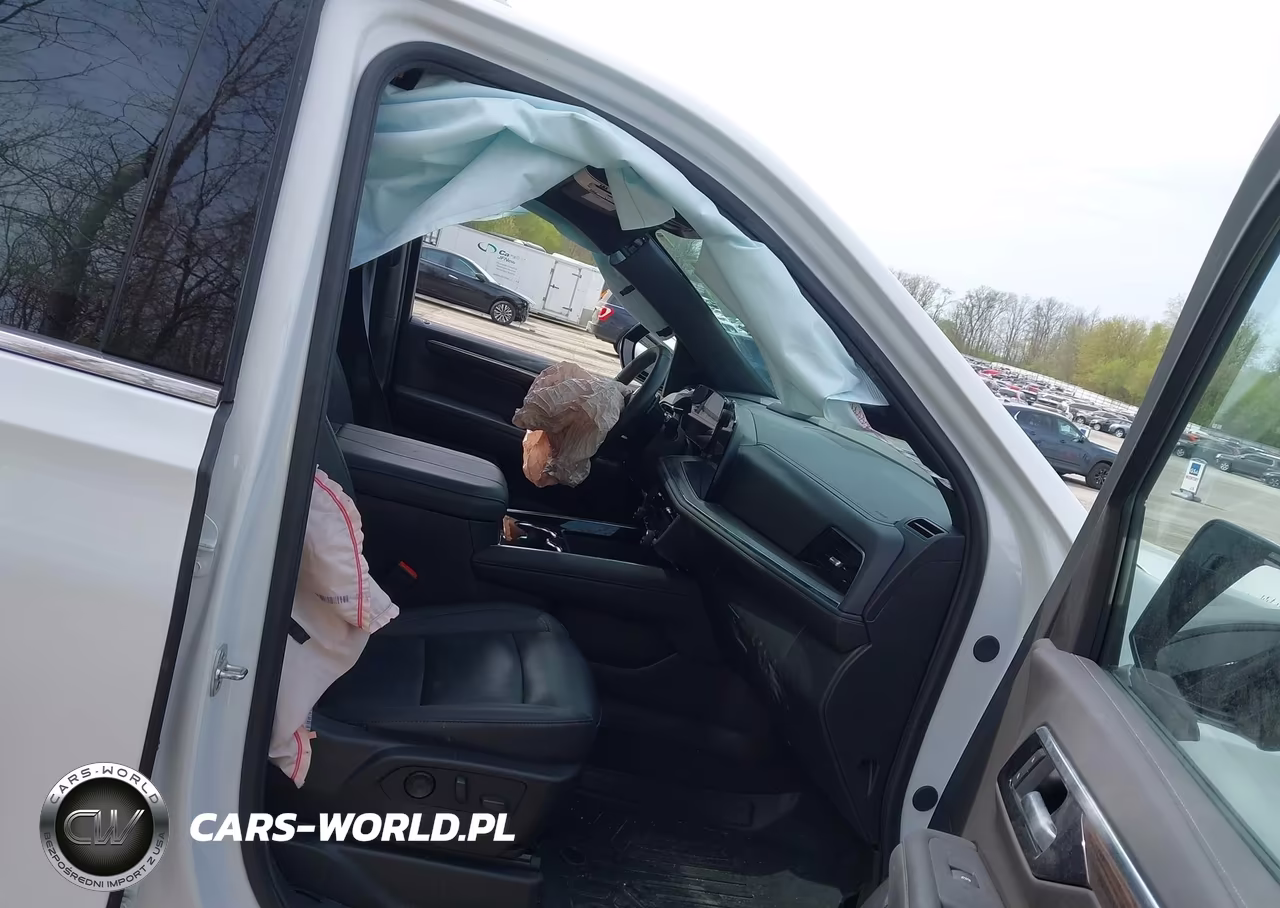 2025 Chevrolet Suburban 4Wd Lt VIN:1GNS6CRD3SR105054 - 5
