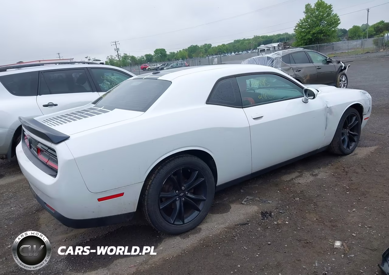 2017 Dodge Challenger Sxt VIN:2C3CDZAG3HH532369 - 4