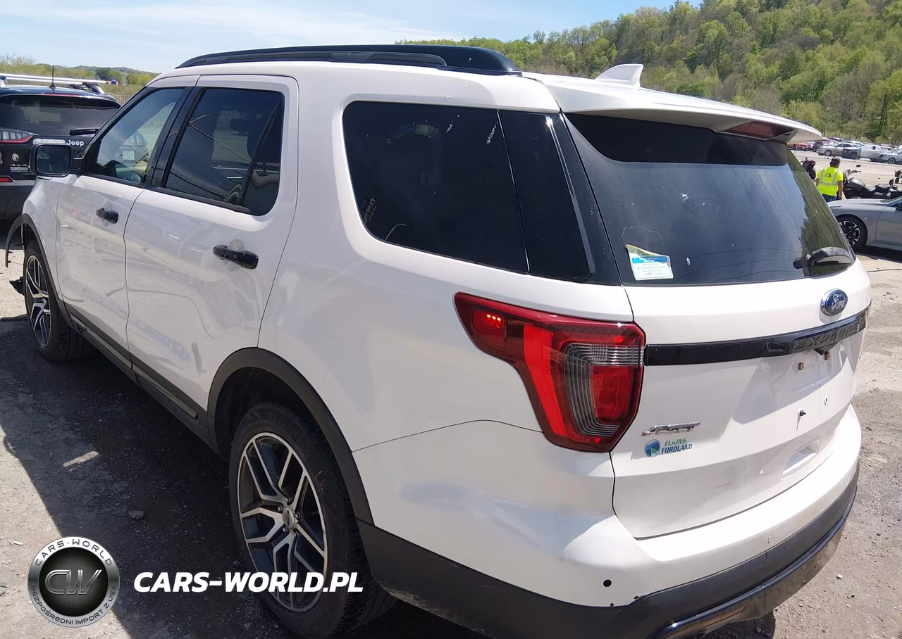 2017 Ford Explorer Sport VIN:1FM5K8GT2HGD82514 - 3