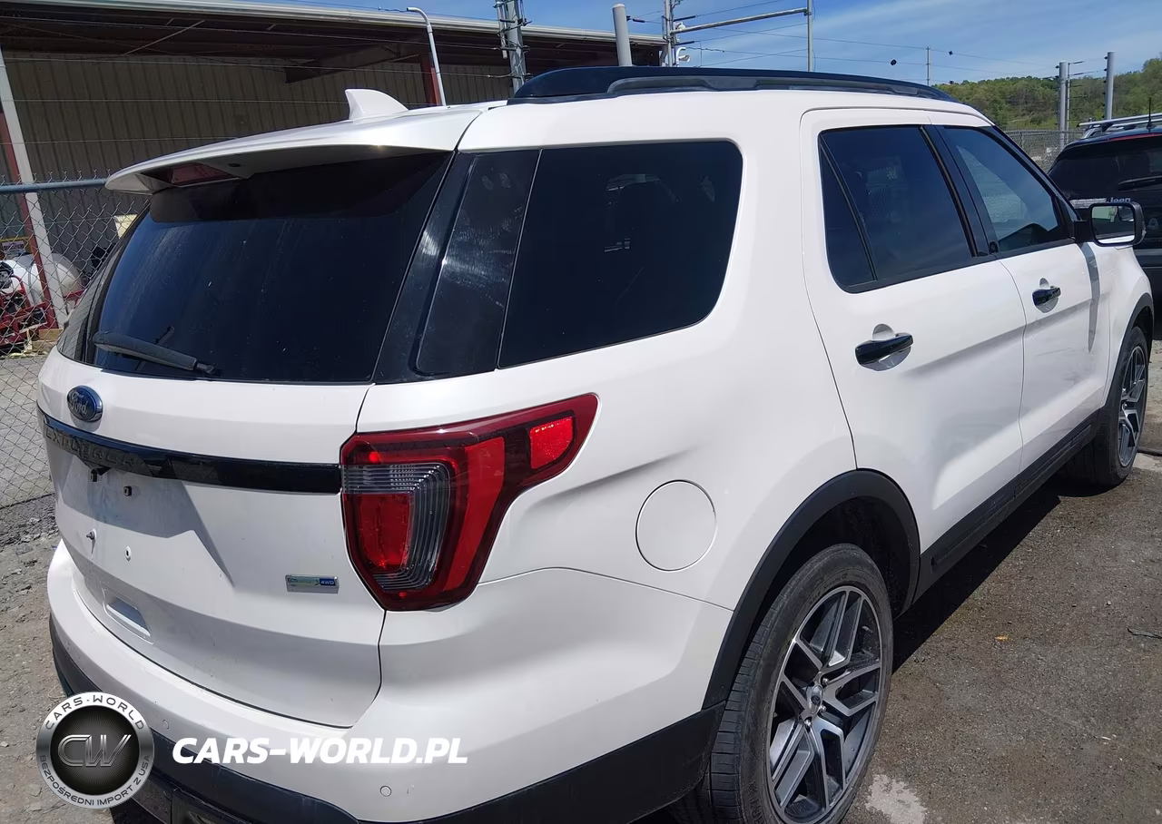 2017 Ford Explorer Sport VIN:1FM5K8GT2HGD82514 - 4
