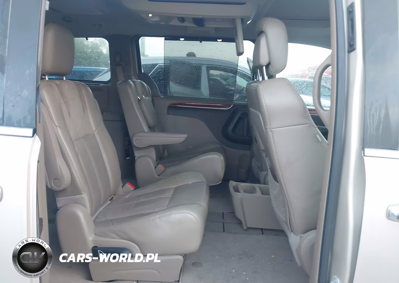 2013 Chrysler Town & Country Limited VIN:2C4RC1GGXDR665281 - 8