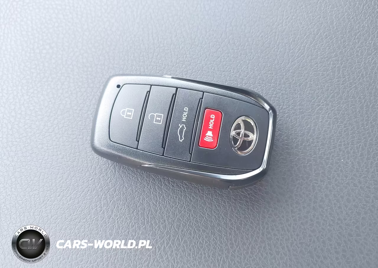 2026 Toyota Camry Le VIN:4T1DAACKXTU238948 - 11