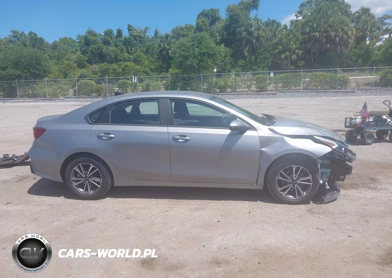 2023 Kia Forte Lxs VIN:3KPF24AD6PE521562 - 13