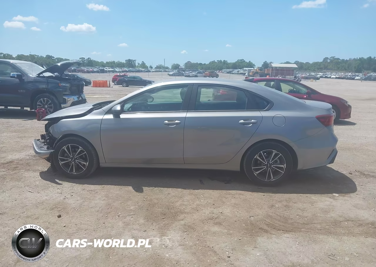 2023 Kia Forte Lxs VIN:3KPF24AD6PE521562 - 14