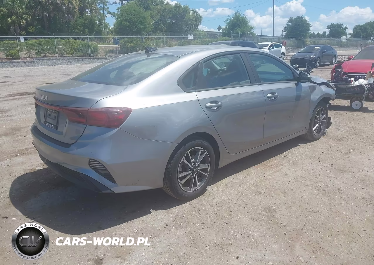 2023 Kia Forte Lxs VIN:3KPF24AD6PE521562 - 4