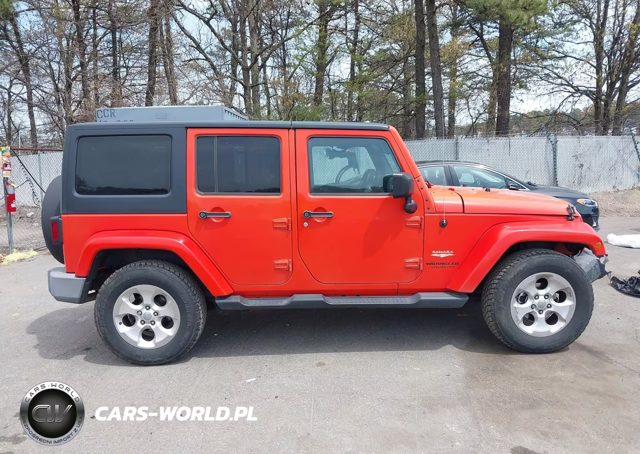 2015 Jeep Wrangler Unlimited Sahara VIN:1C4BJWEG9FL604085 - 13