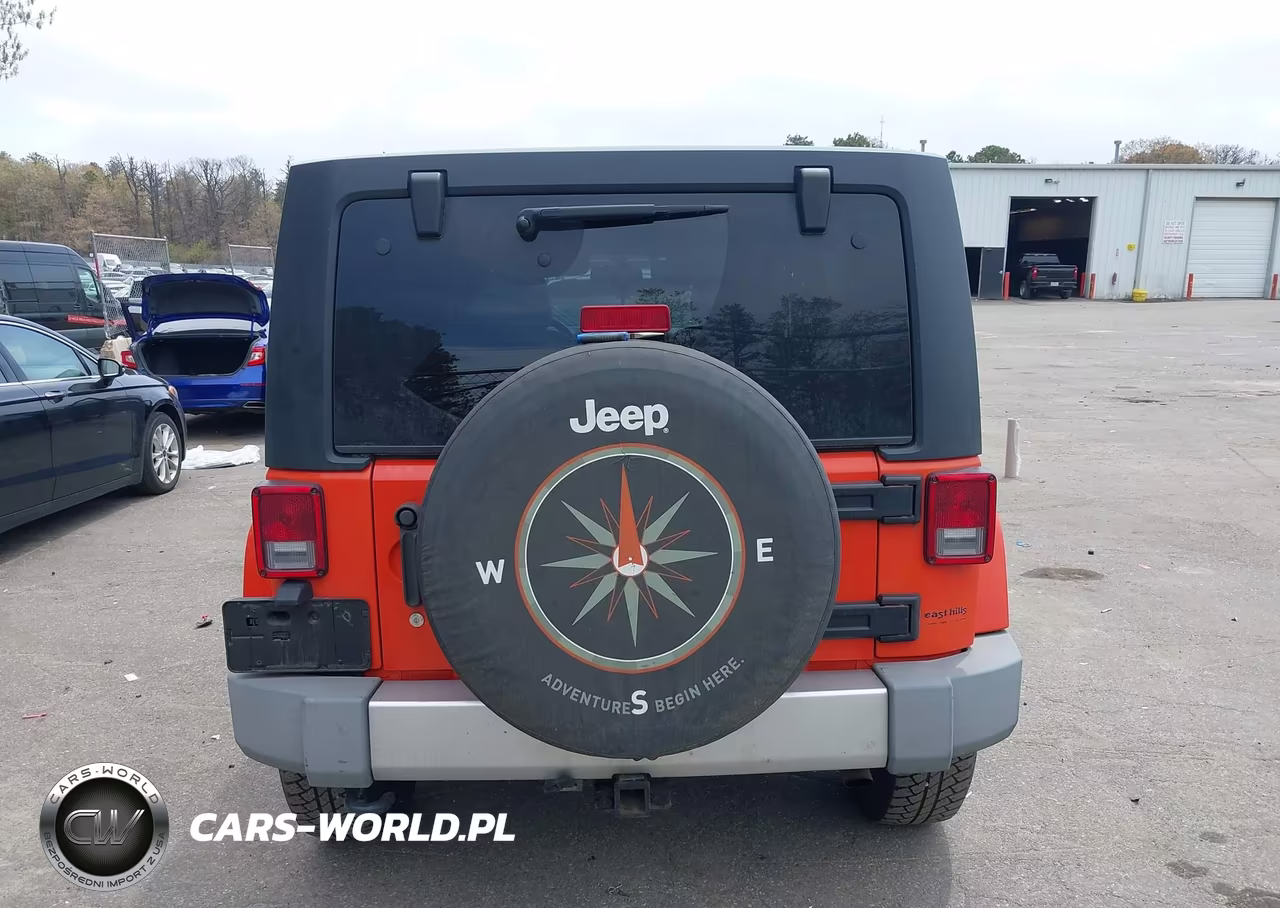 2015 Jeep Wrangler Unlimited Sahara VIN:1C4BJWEG9FL604085 - 16
