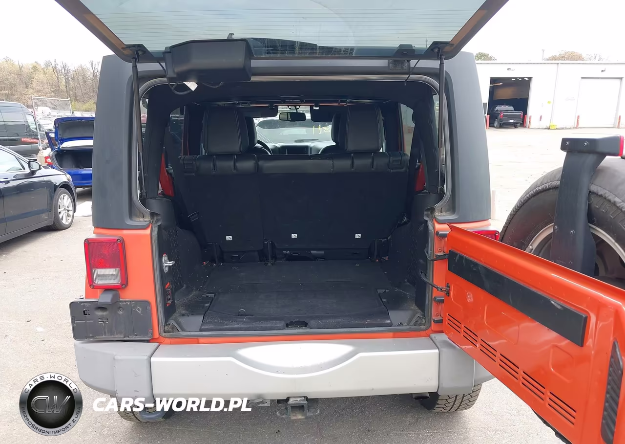 2015 Jeep Wrangler Unlimited Sahara VIN:1C4BJWEG9FL604085 - 17