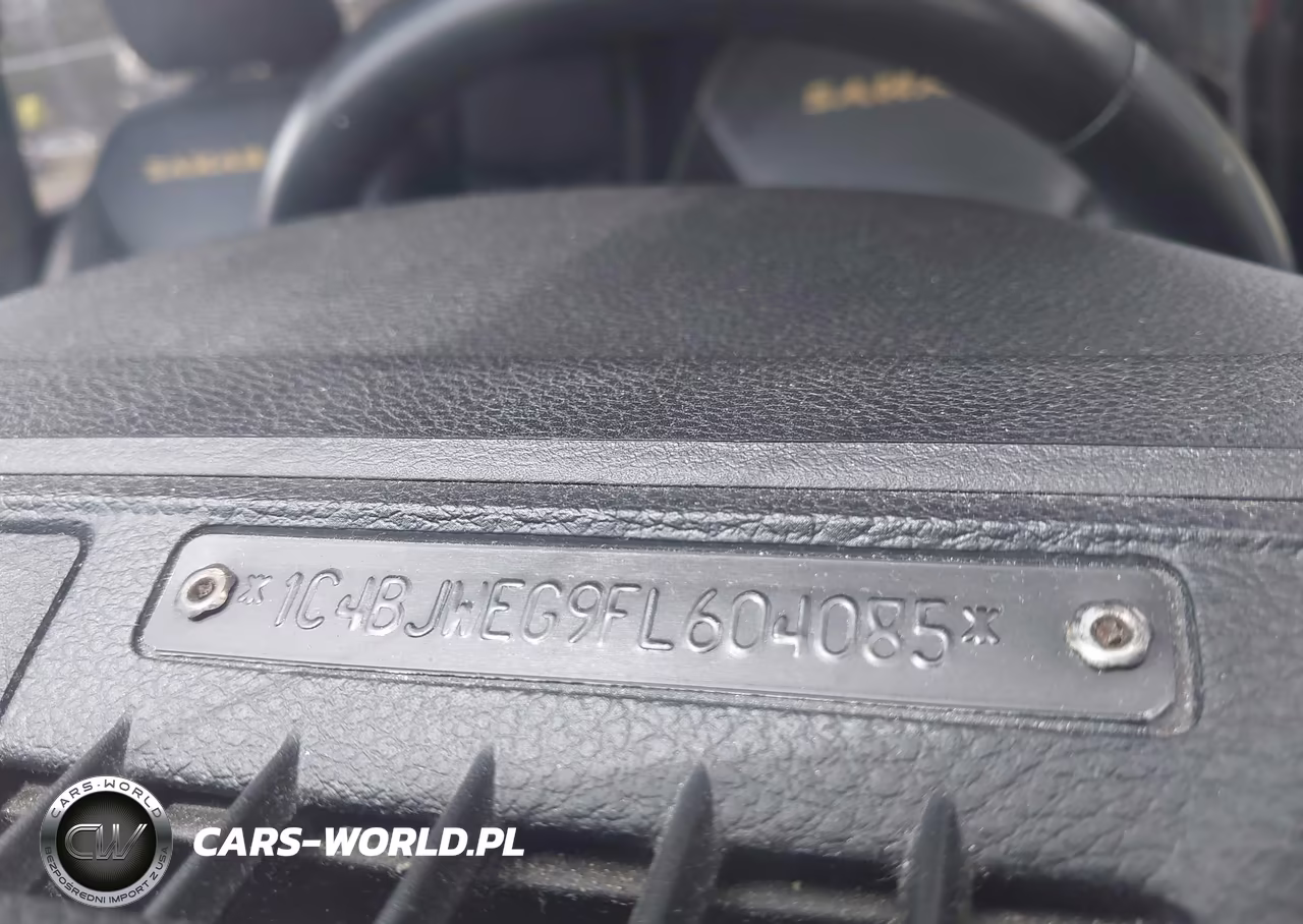 2015 Jeep Wrangler Unlimited Sahara VIN:1C4BJWEG9FL604085 - 18