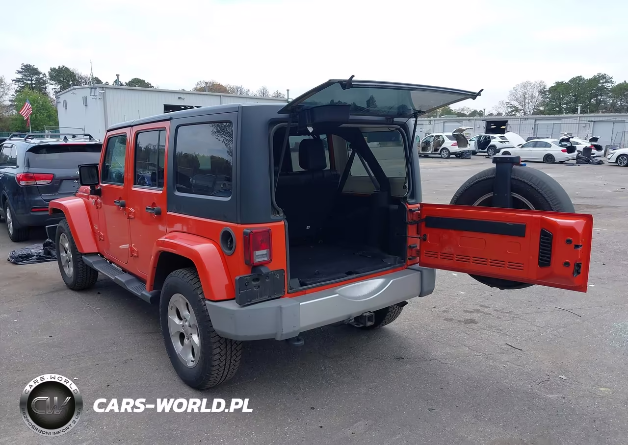 2015 Jeep Wrangler Unlimited Sahara VIN:1C4BJWEG9FL604085 - 3
