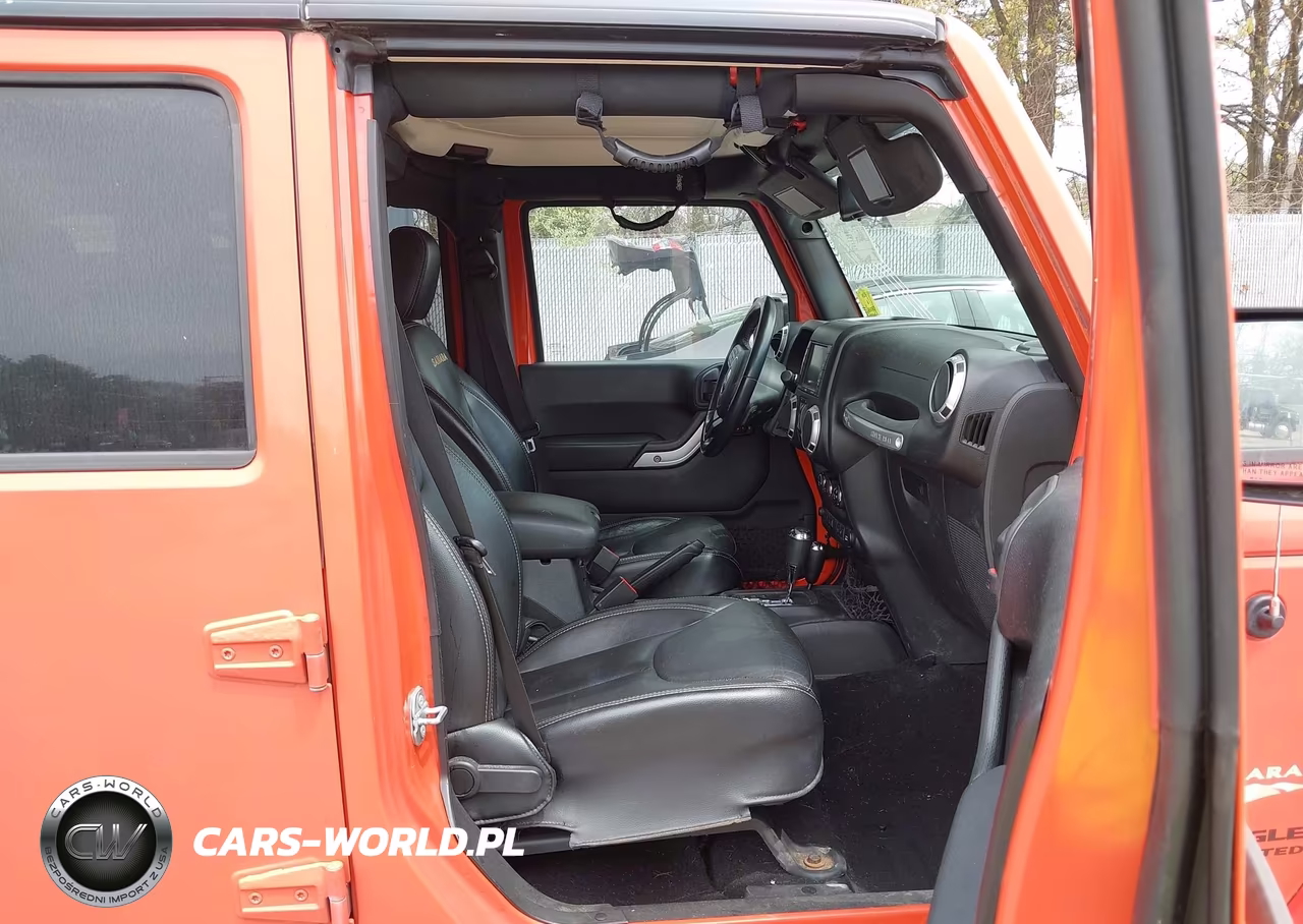 2015 Jeep Wrangler Unlimited Sahara VIN:1C4BJWEG9FL604085 - 5