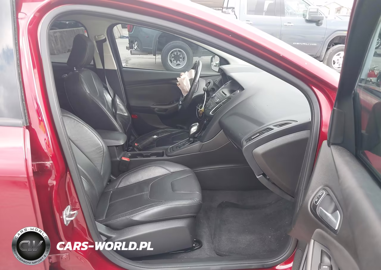 2016 Ford Focus Se VIN:1FADP3K25GL328025 - 5