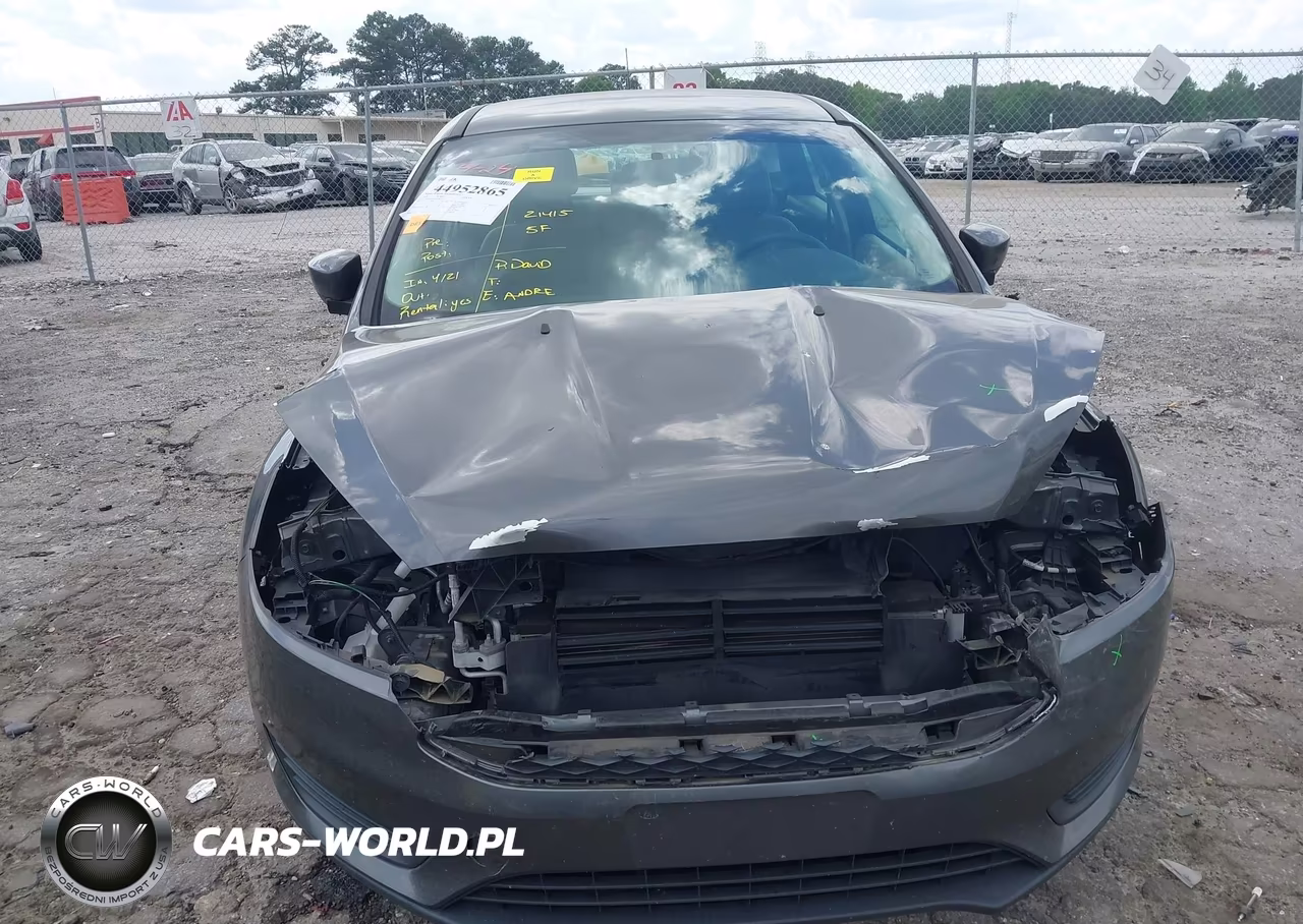 2018 Ford Focus Se VIN:1FADP3K21JL308328 - 13