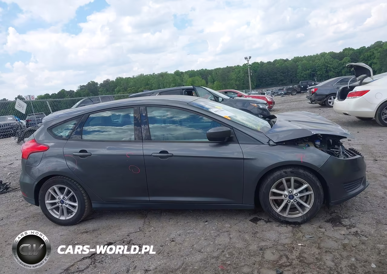 2018 Ford Focus Se VIN:1FADP3K21JL308328 - 14