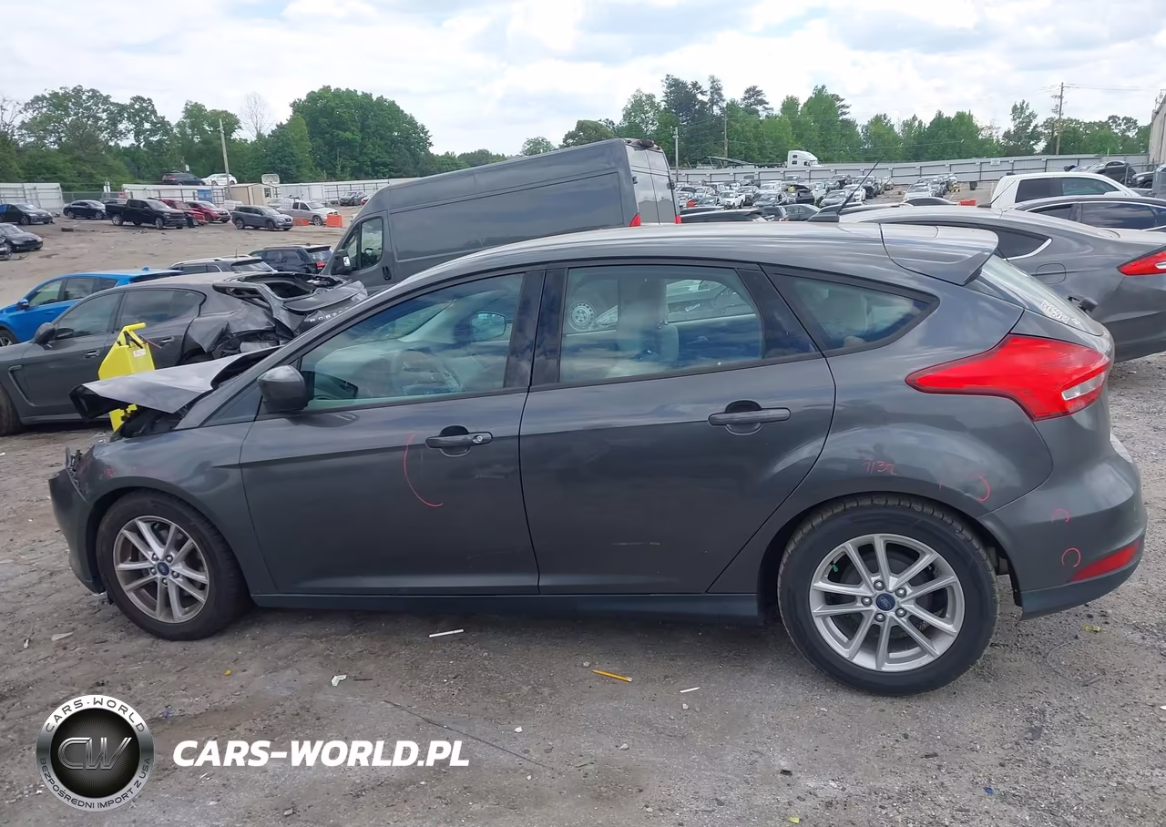 2018 Ford Focus Se VIN:1FADP3K21JL308328 - 15