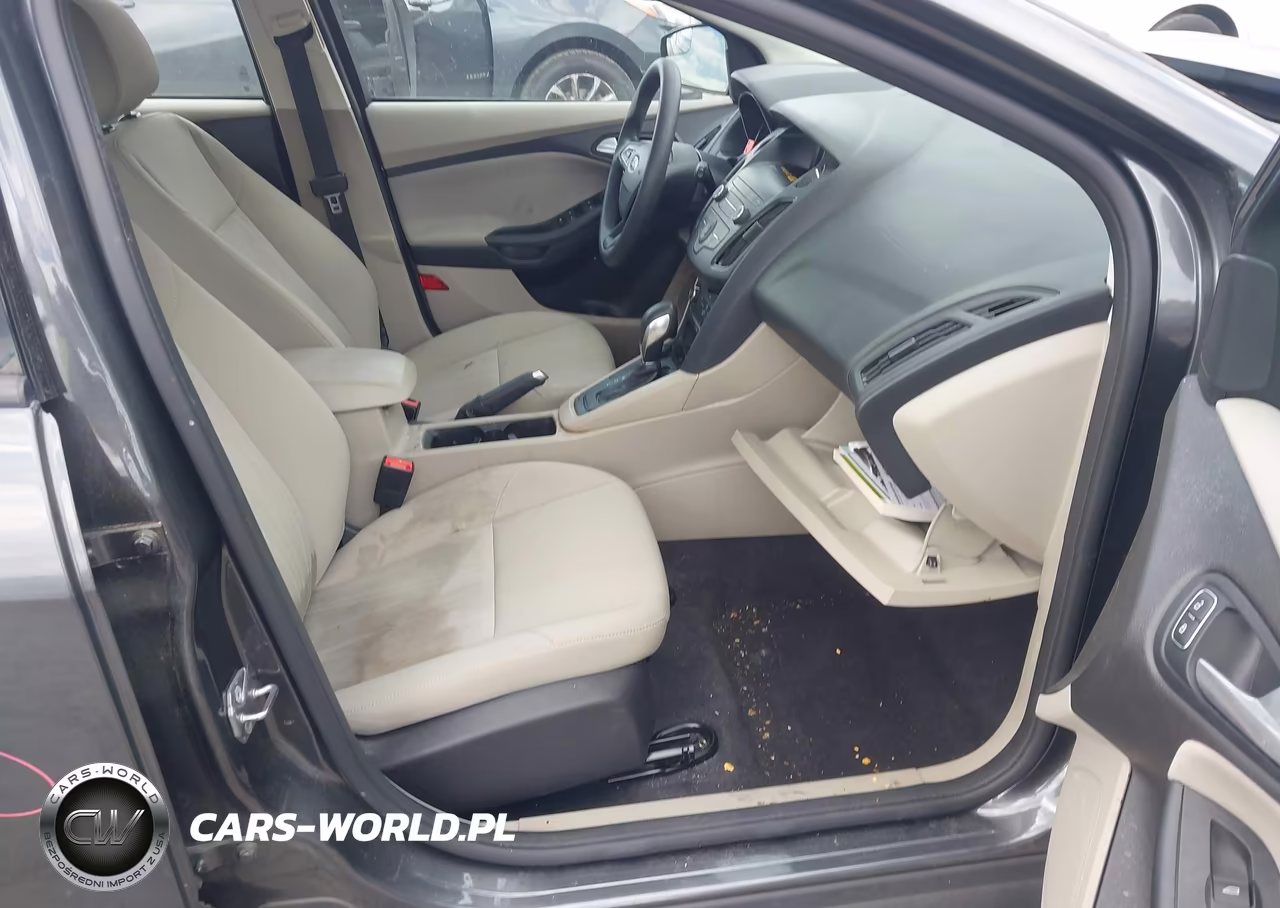 2018 Ford Focus Se VIN:1FADP3K21JL308328 - 5