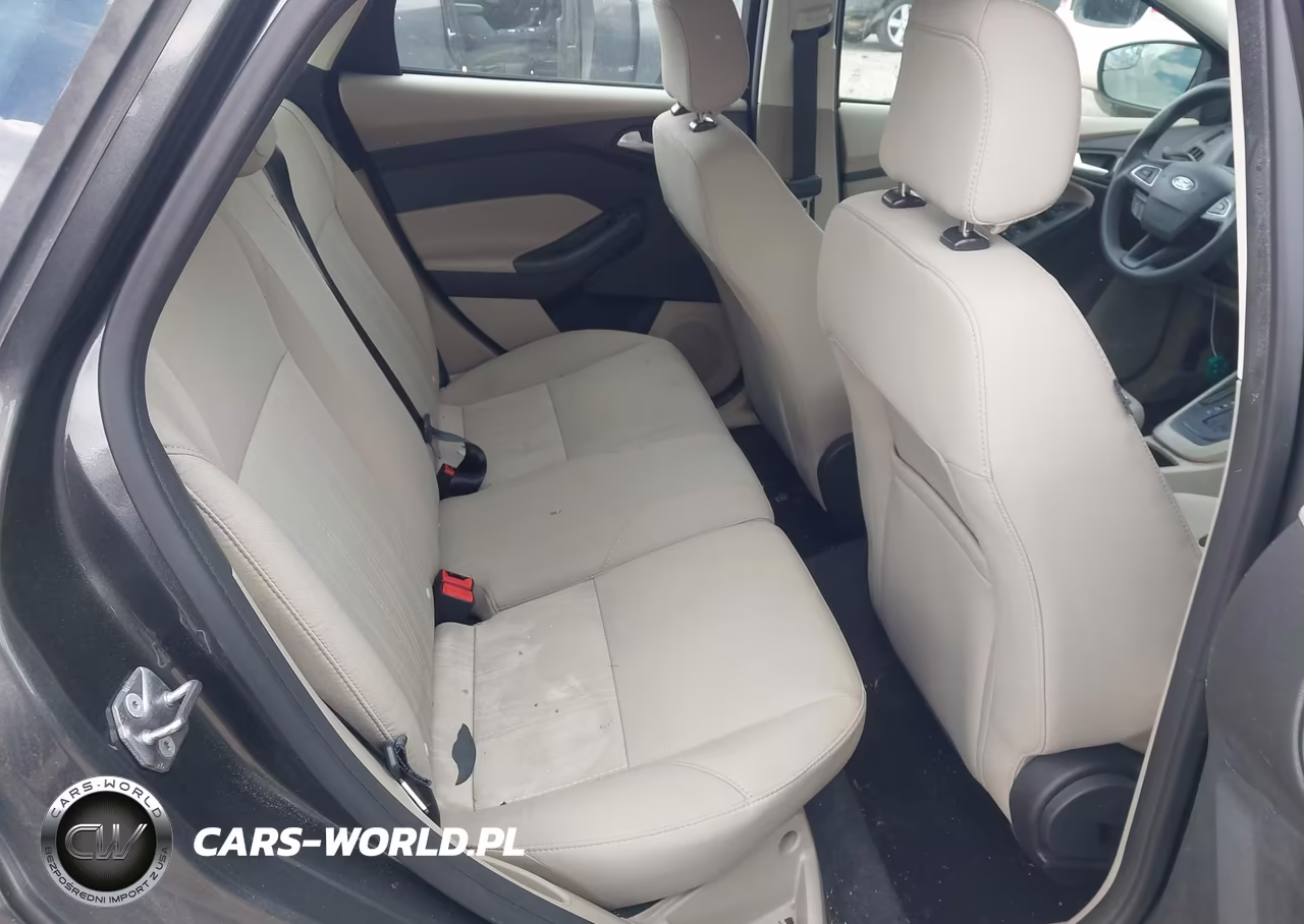 2018 Ford Focus Se VIN:1FADP3K21JL308328 - 8