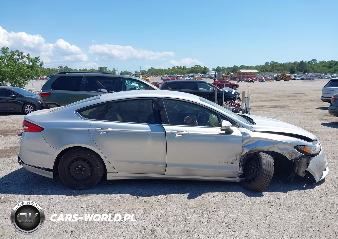 2018 Ford Fusion Hybrid Se VIN:3FA6P0LU0JR173772 - 13