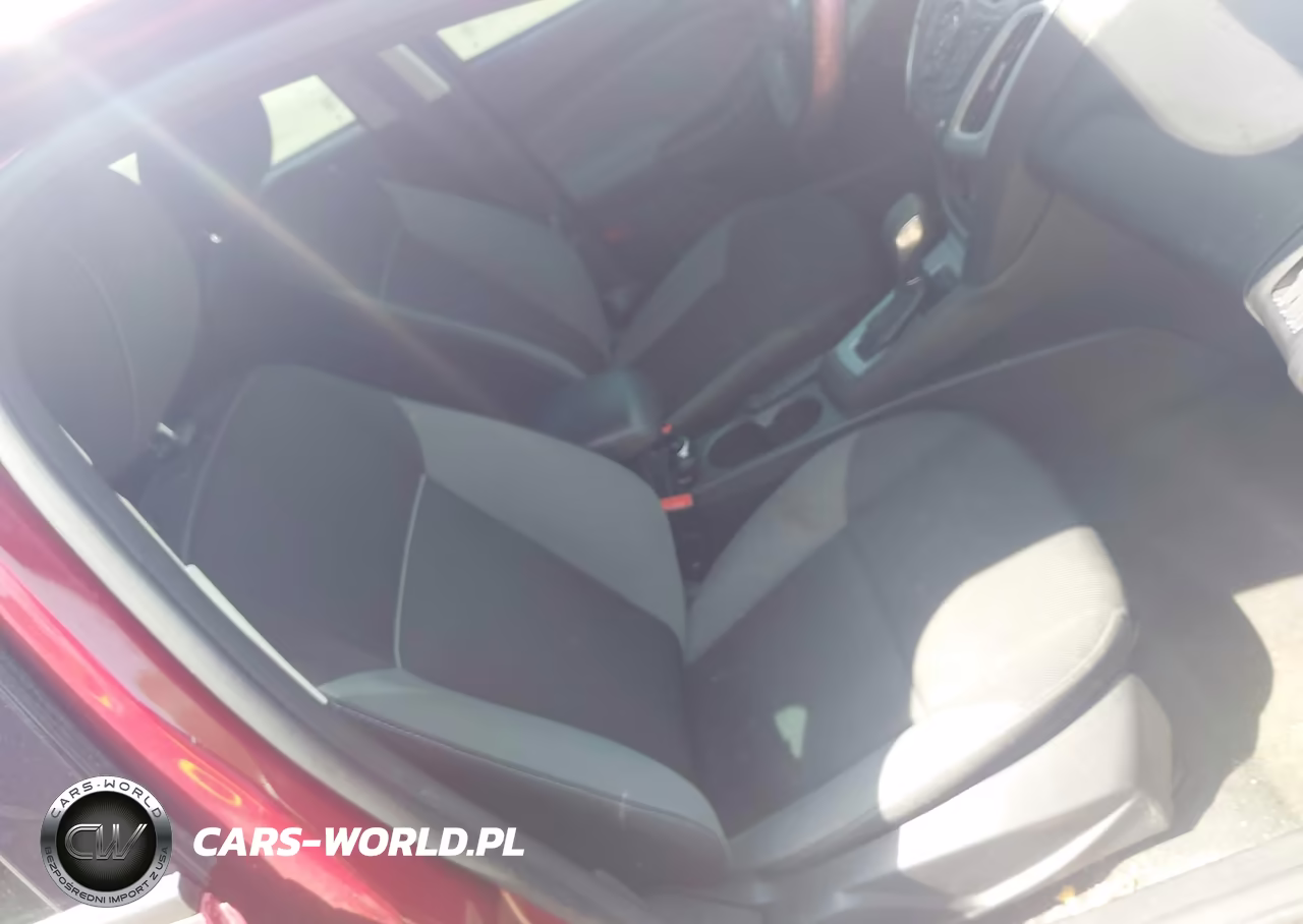 2013 Ford Focus Se VIN:1FADP3F24DL324943 - 5