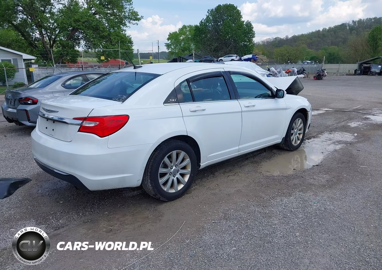2013 Chrysler 200 Touring VIN:1C3CCBBB5DN601612 - 4