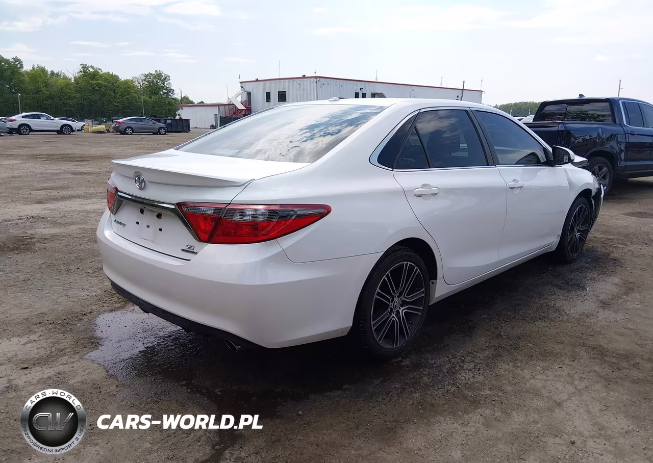 2016 Toyota Camry Se VIN:4T1BF1FK3GU164072 - 4