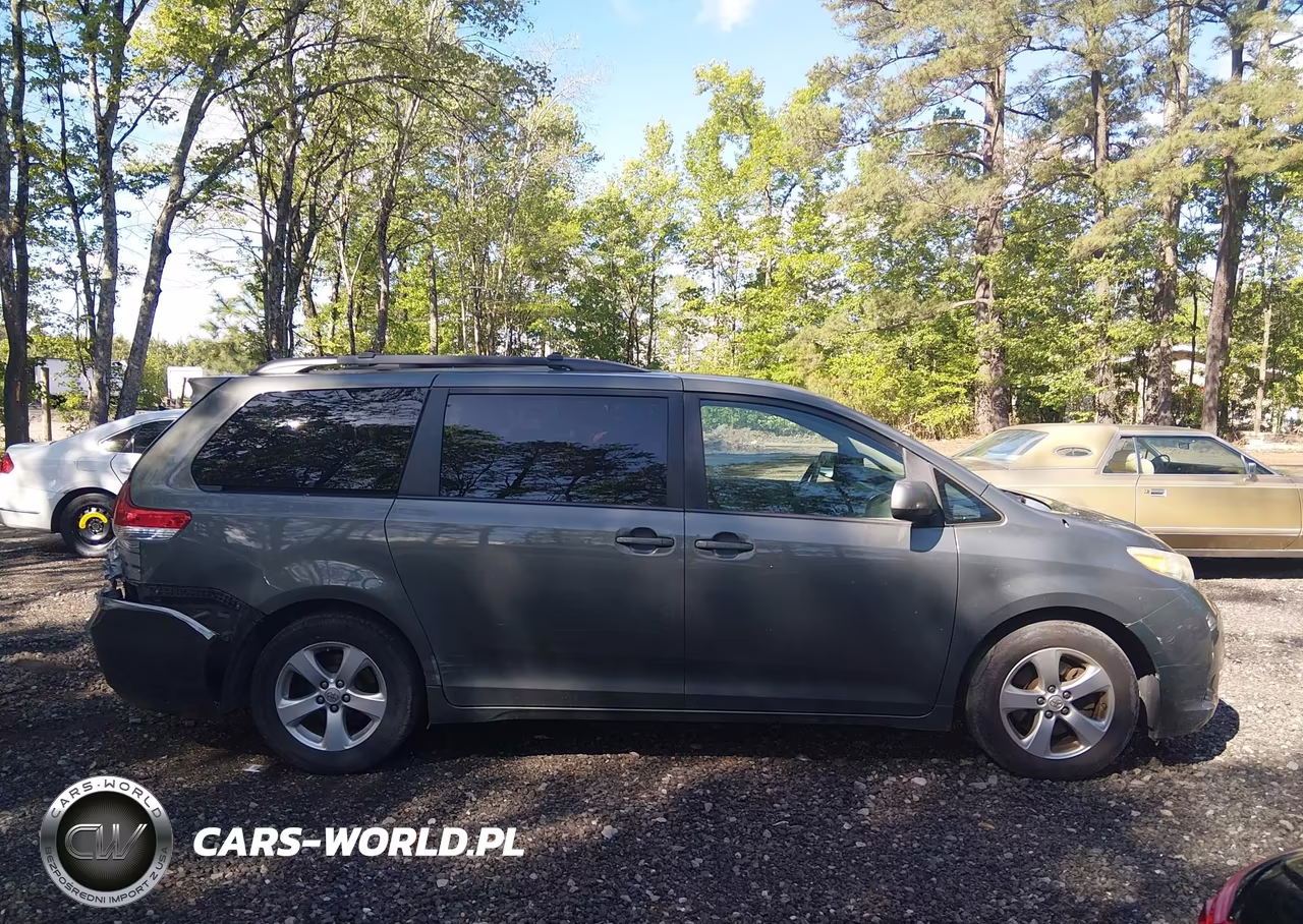 2013 Toyota Sienna Le V6 8 Passenger VIN:5TDKK3DC9DS352392 - 13