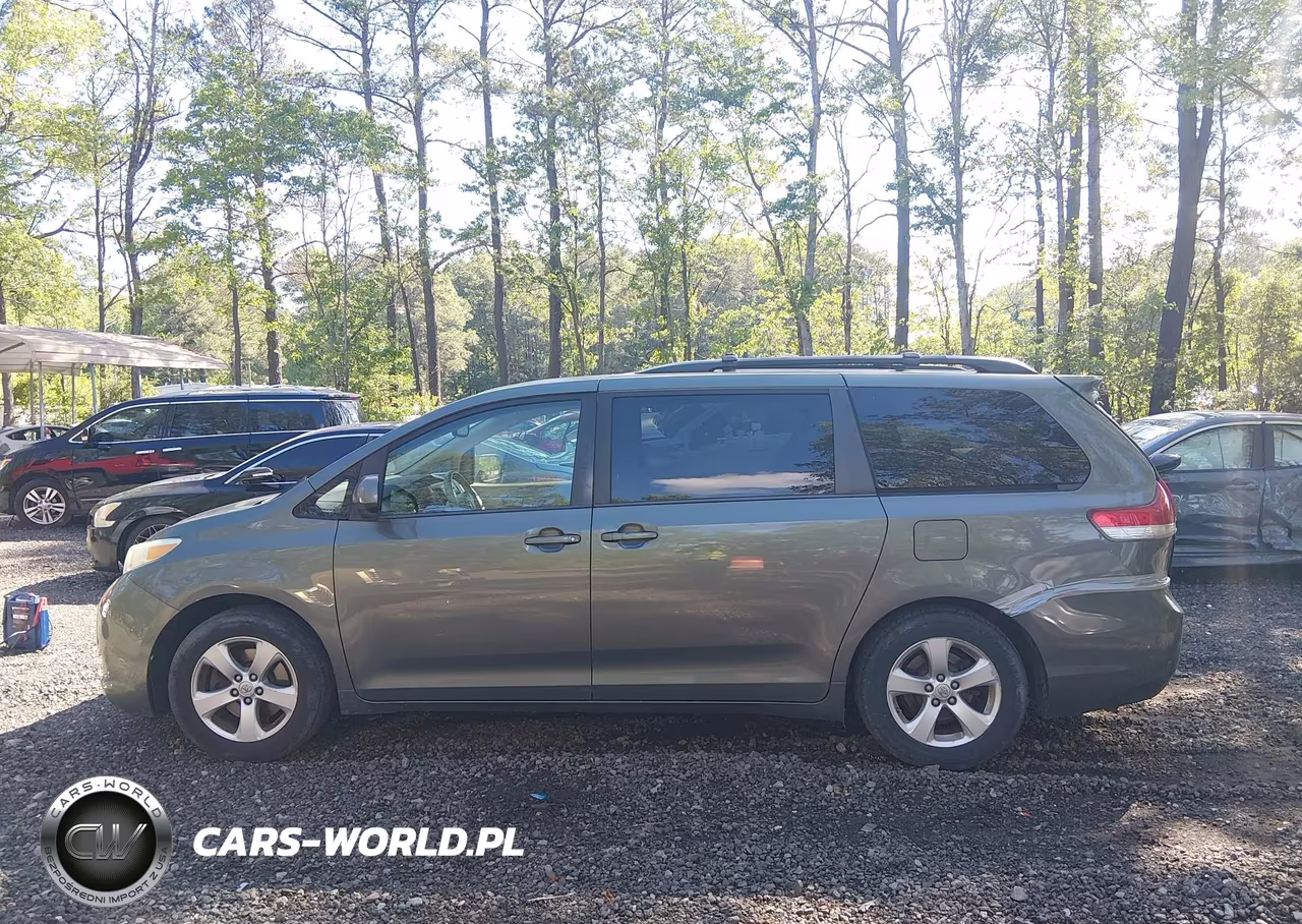 2013 Toyota Sienna Le V6 8 Passenger VIN:5TDKK3DC9DS352392 - 14