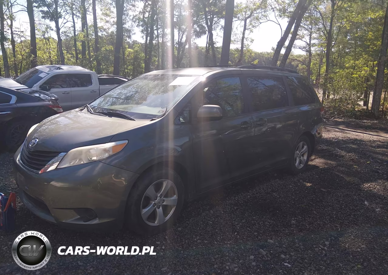 2013 Toyota Sienna Le V6 8 Passenger VIN:5TDKK3DC9DS352392 - 2