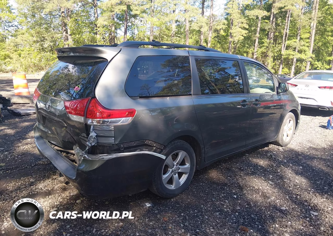 2013 Toyota Sienna Le V6 8 Passenger VIN:5TDKK3DC9DS352392 - 4