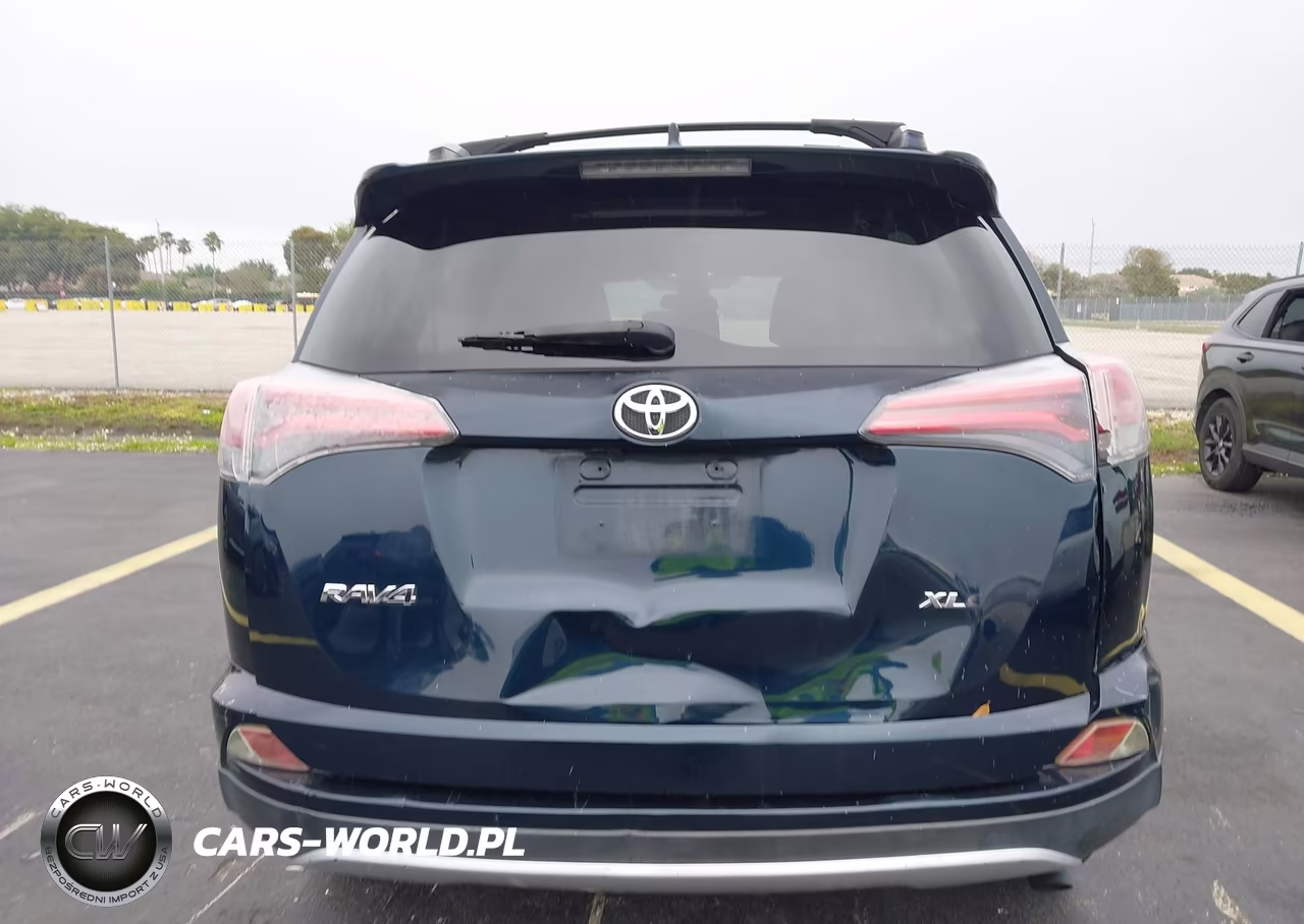 2018 Toyota Rav4 Xle VIN:JTMWFREV5JD112837 - 16