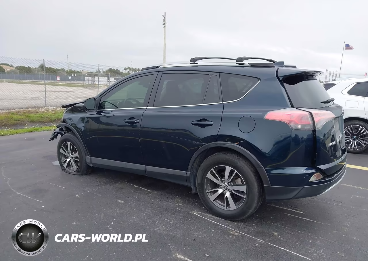 2018 Toyota Rav4 Xle VIN:JTMWFREV5JD112837 - 3