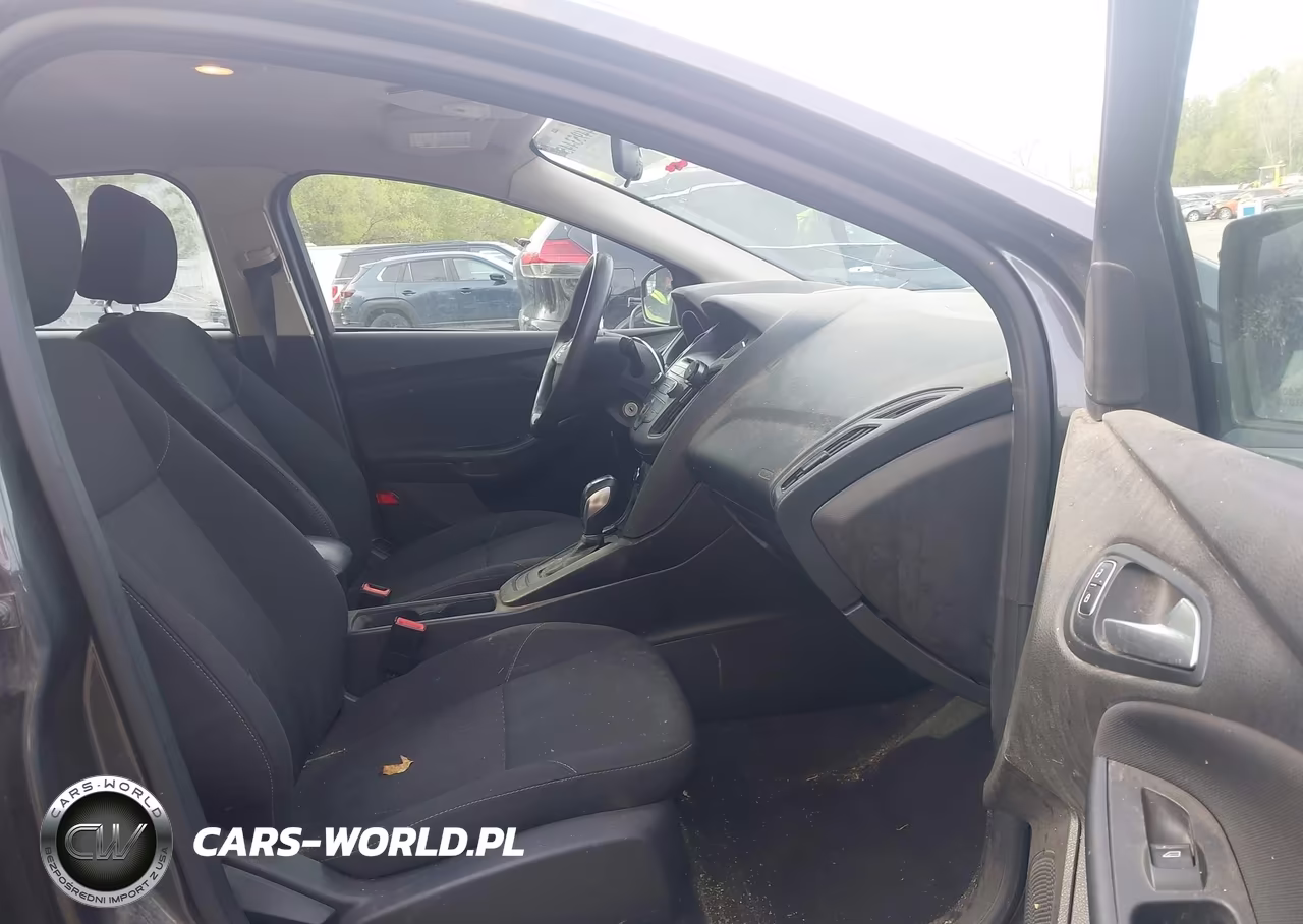 2016 Ford Focus Se VIN:1FADP3F2XGL244504 - 5