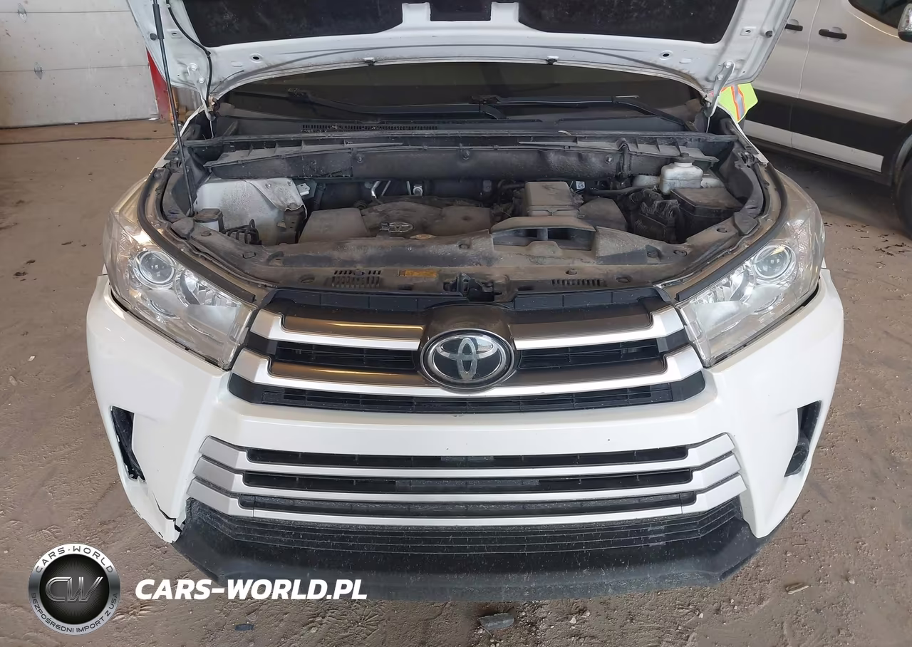 2019 Toyota Highlander Le VIN:5TDBZRFH0KS704411 - 10