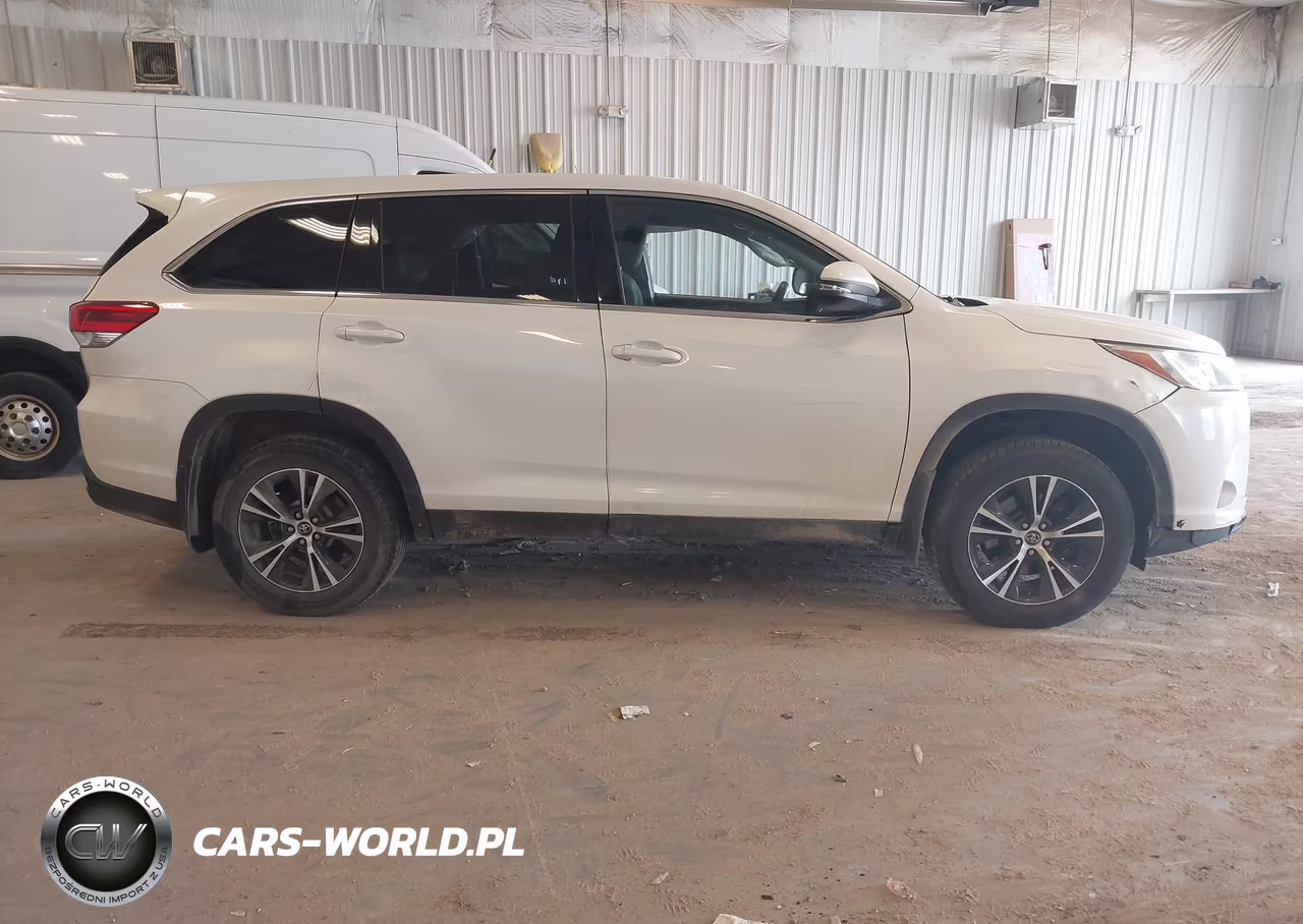 2019 Toyota Highlander Le VIN:5TDBZRFH0KS704411 - 13