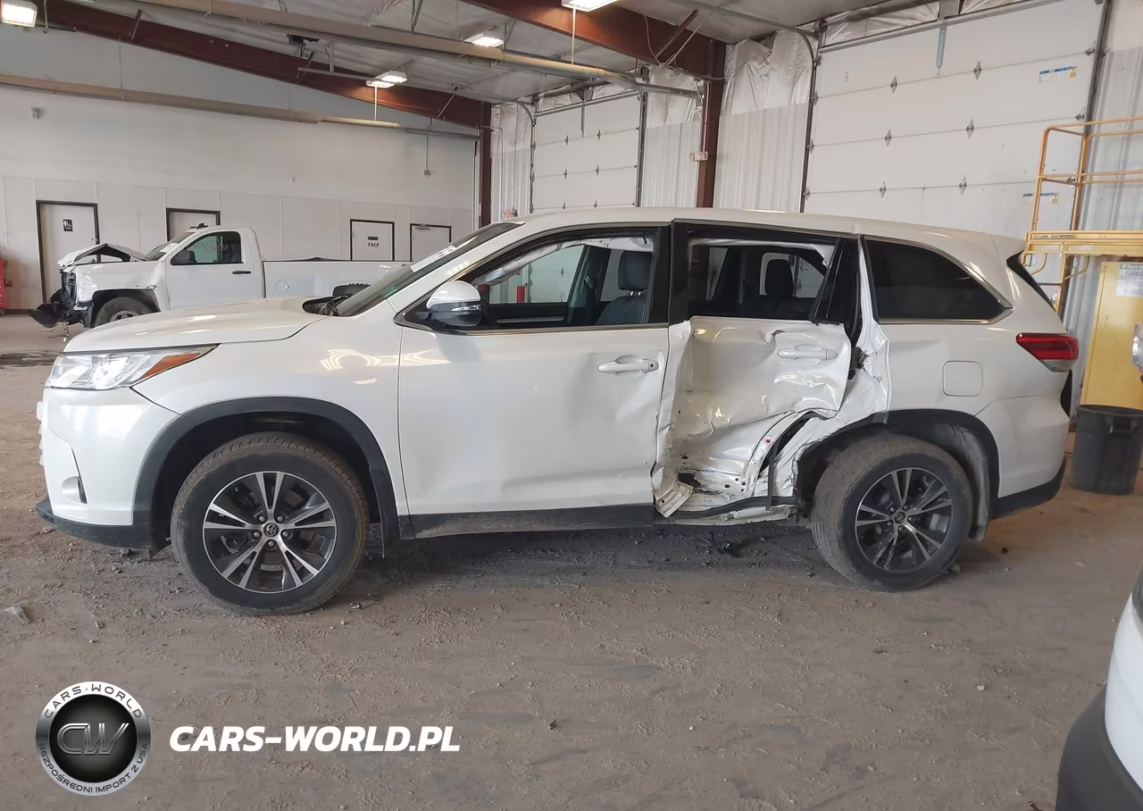 2019 Toyota Highlander Le VIN:5TDBZRFH0KS704411 - 14