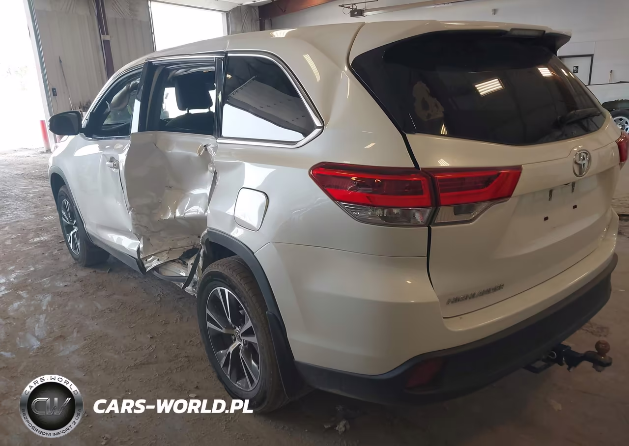 2019 Toyota Highlander Le VIN:5TDBZRFH0KS704411 - 3