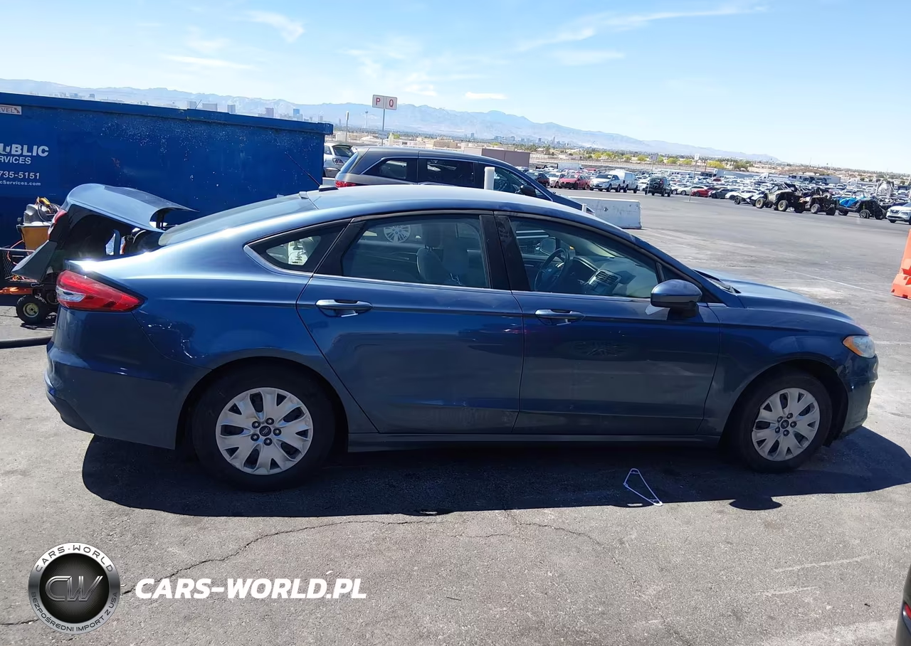 2019 Ford Fusion S VIN:3FA6P0G79KR201137 - 13