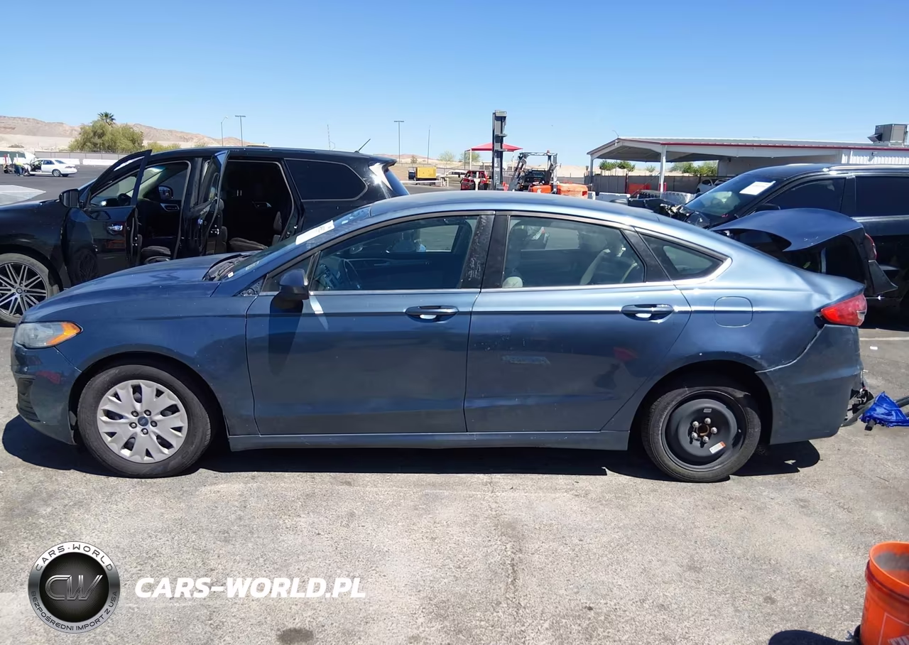 2019 Ford Fusion S VIN:3FA6P0G79KR201137 - 14